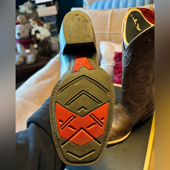 Ariat Martina cowboy boot. - Picture 5 of 7